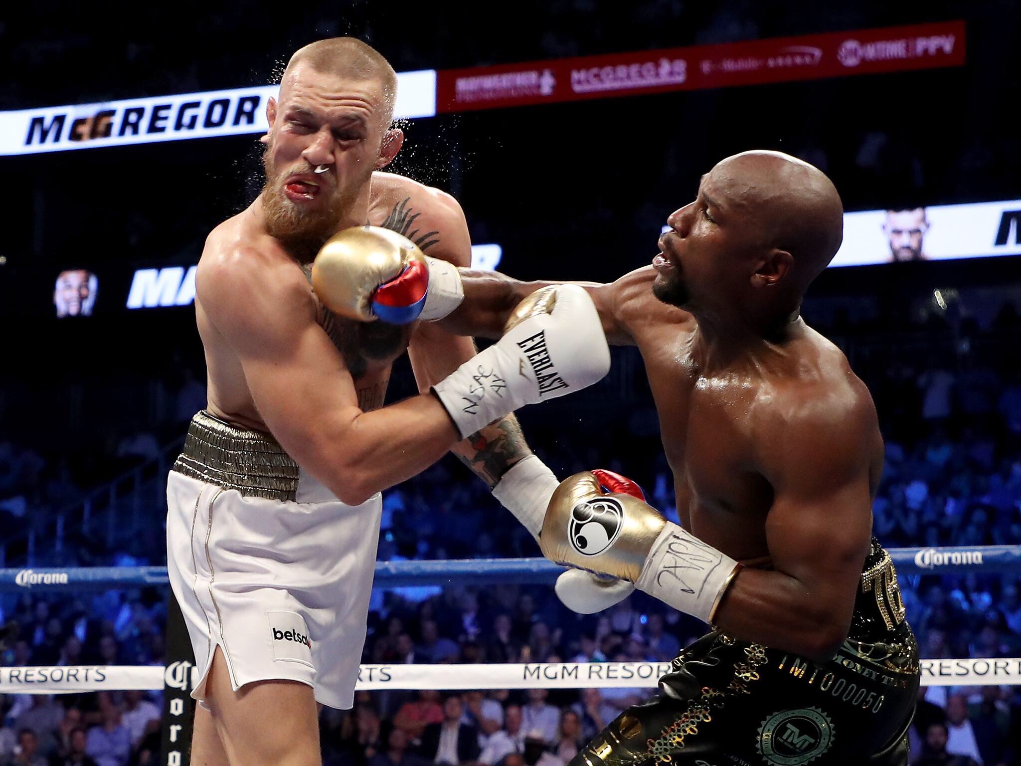 Floyd Mayweather cười khẩy vào ý định tái đấu của đội McGregor: Một lũ hề! Floyd Mayweather cười khẩy vào ý định tái đấu của đội McGregor: Một lũ hề!